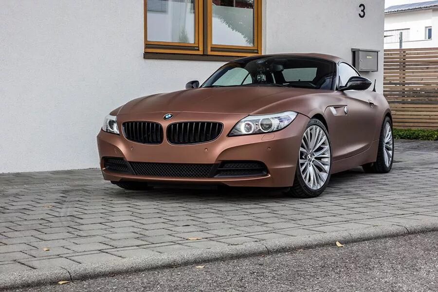 Brown story. BMW z4 коричневый. BMW z4 матовый. Коричневый металлик БМВ. BMW z4 e89 медная пленка.