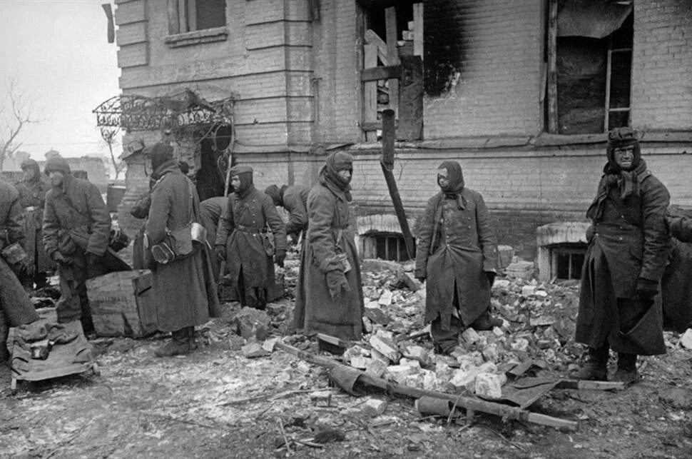 Однажды левка угнанный немцами. Немецкие военнопленные на стройках в СССР. Немецкие военнопленные стройках Сталинграда. Военнопленные немцы после войны в СССР. Пленные немцы на стройках СССР.