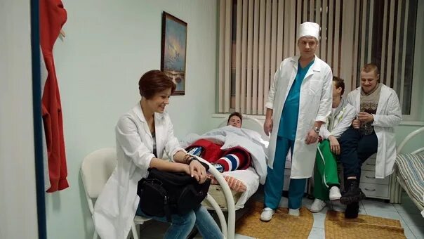 Молодежка врач Щукина. Молодежка Щукин в больнице. Включи врачи 2