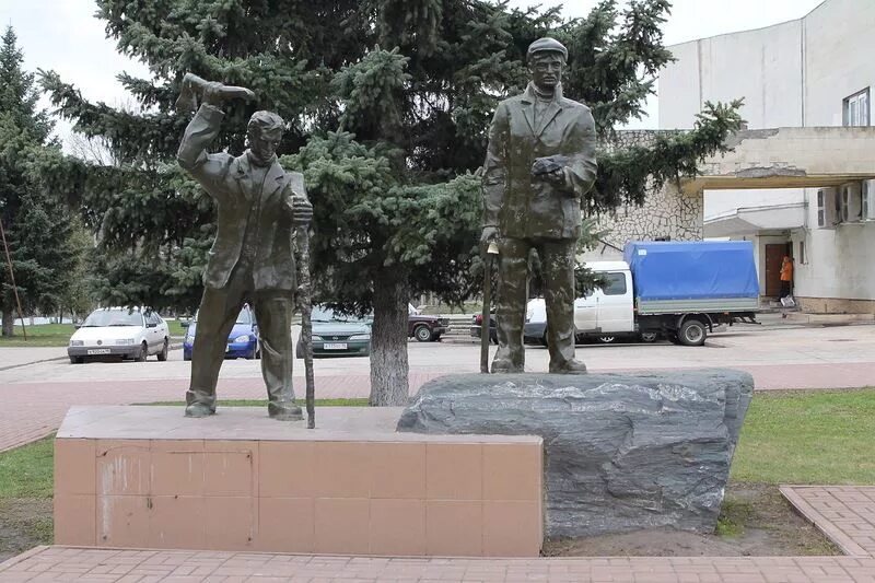 Арсенал магазин железногорск курская область. Оптика магазин. Стекляшка железногорск курская. Стекляшка железногорск курская. Стажер в оптику.