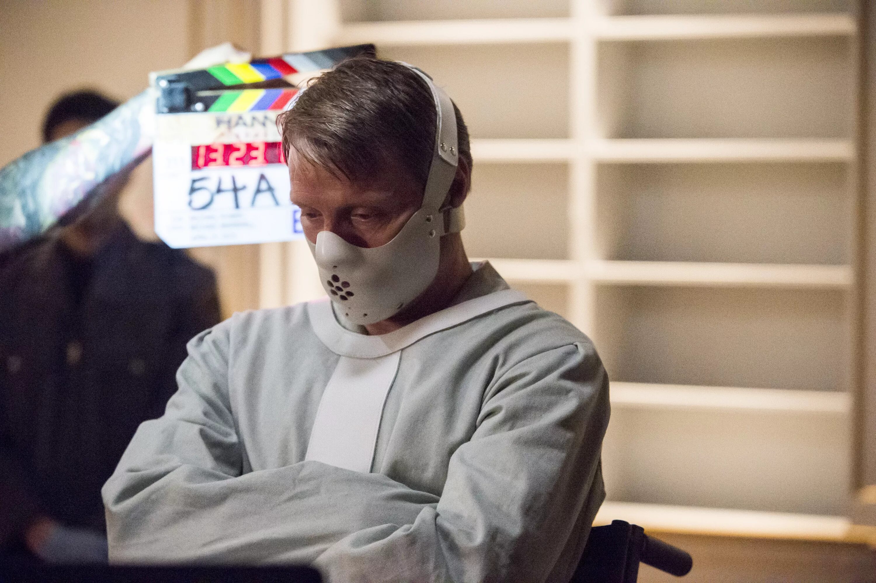 ганнибал лектор хопкинс. ганнибал лектор в маске. ганнибал лектор хопкинс. мадс миккельсен ганнибал в маске. энтони хопкинс молчание ягнят.