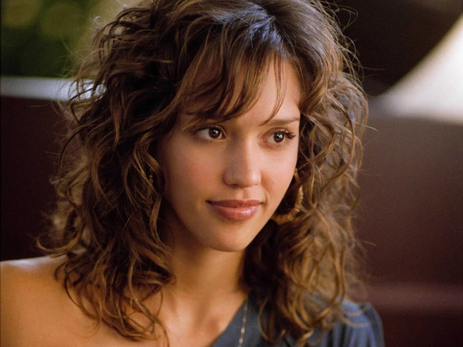 кудряшки на средние волосы химия 2022. мокрый эффект на средние. анналинн маккорд кудри. анналинн маккорд прически. мокрый эффект на средние.