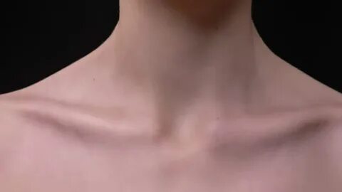 Болит под ключицей
