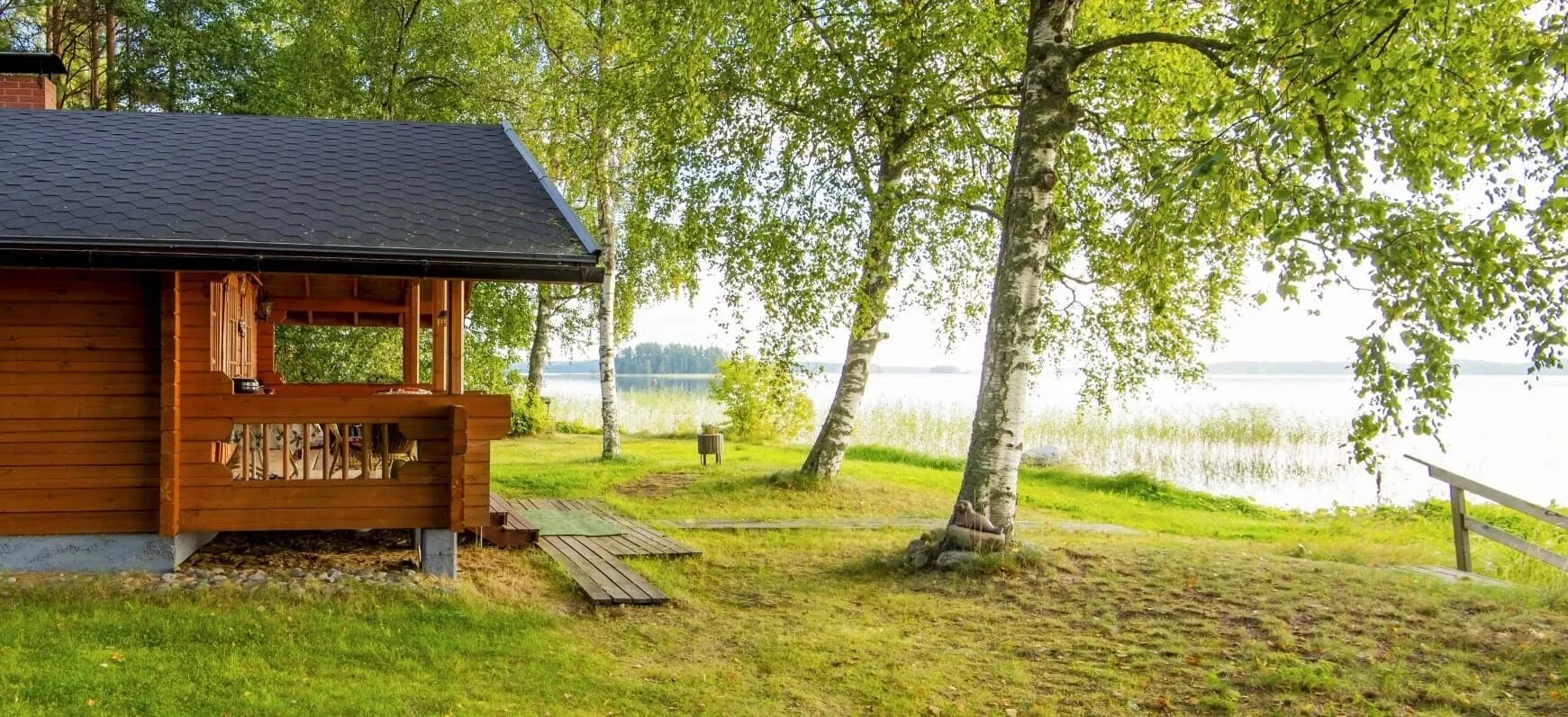Место отдыха на природе 4. Финляндия турбаза река лес. Озеро Сайма Финляндия коттеджи. Дом Финляндии возле озера. Уютный домик банька в деревне у реки.