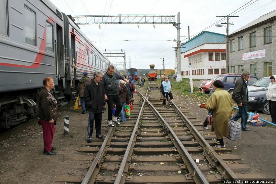 Медвежьегорск станция РЖД. Станция медвежья гора. Медвежья гора станция ЖД. Медвежьегорск 2000 год. Команда жителей медвежьегорска перезагрузка