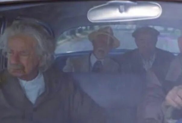 Эйнштейн притча. Высказывания эйнштейна о физике. Эйнштейн о религии. Великие фразы. Эйнштейн притча.