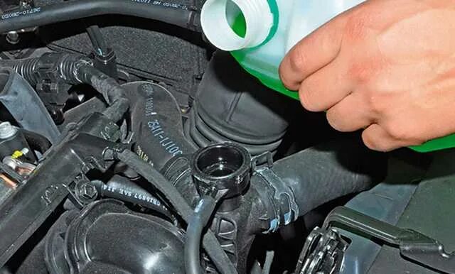 6. 4 мотор. антифриз бачок hyundai солярис. хендай солярис 2015 антифриз. 6.