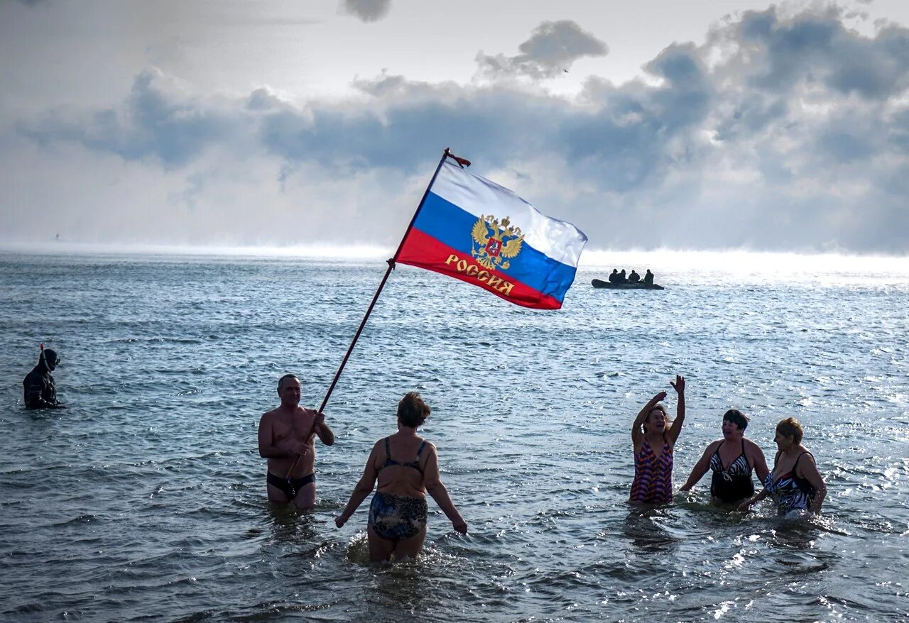 Заграница или за границей. Русские за границей. Россияне на отдыхе. Россияне за границей. Россияне отдыхают за границей.