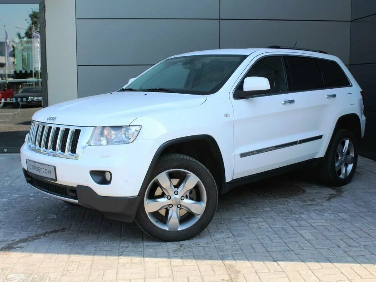 белая машина внедорожник. белый джип. сон белый джип. Jeep grand cherokee white. Jeep grand cherokee iv белый.