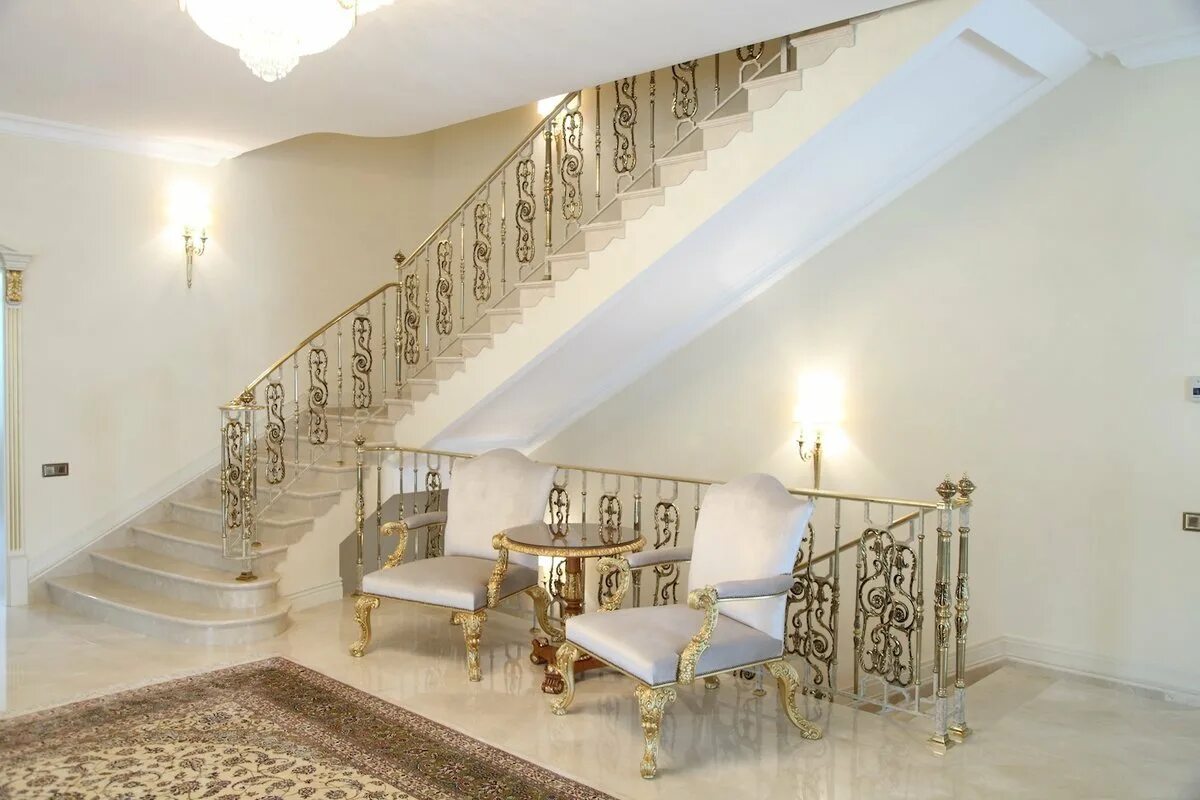Красивый второй этаж. Лестница в доме. Красивые лестницы. Лестница в коттедже. Красивые лестницы в доме.