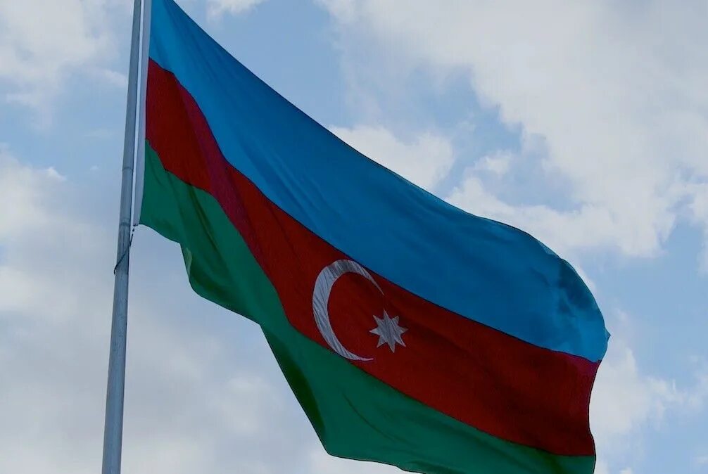 Azeri 2. Флаг Азербайджана. Российско азербайджанский флаг. Флагшток Азербайджана. Флаг Азербайджана фото.