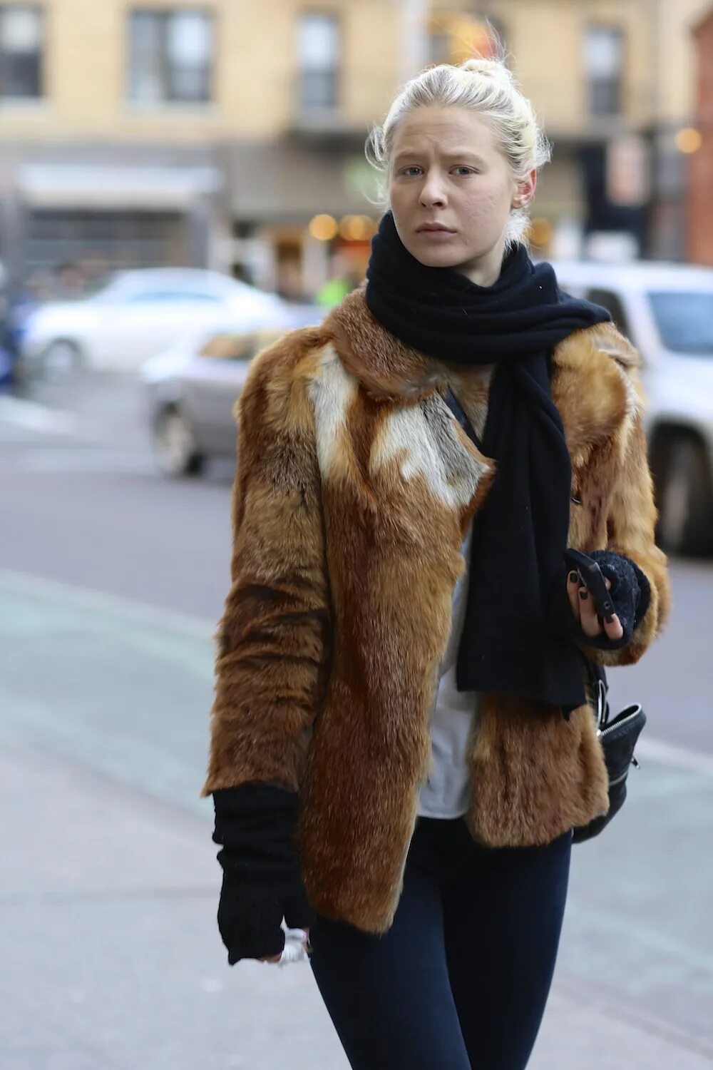 шарф под шубу из норки. капор с шубой. норковый капор. шарф с шубой. шуба с платком на голове.