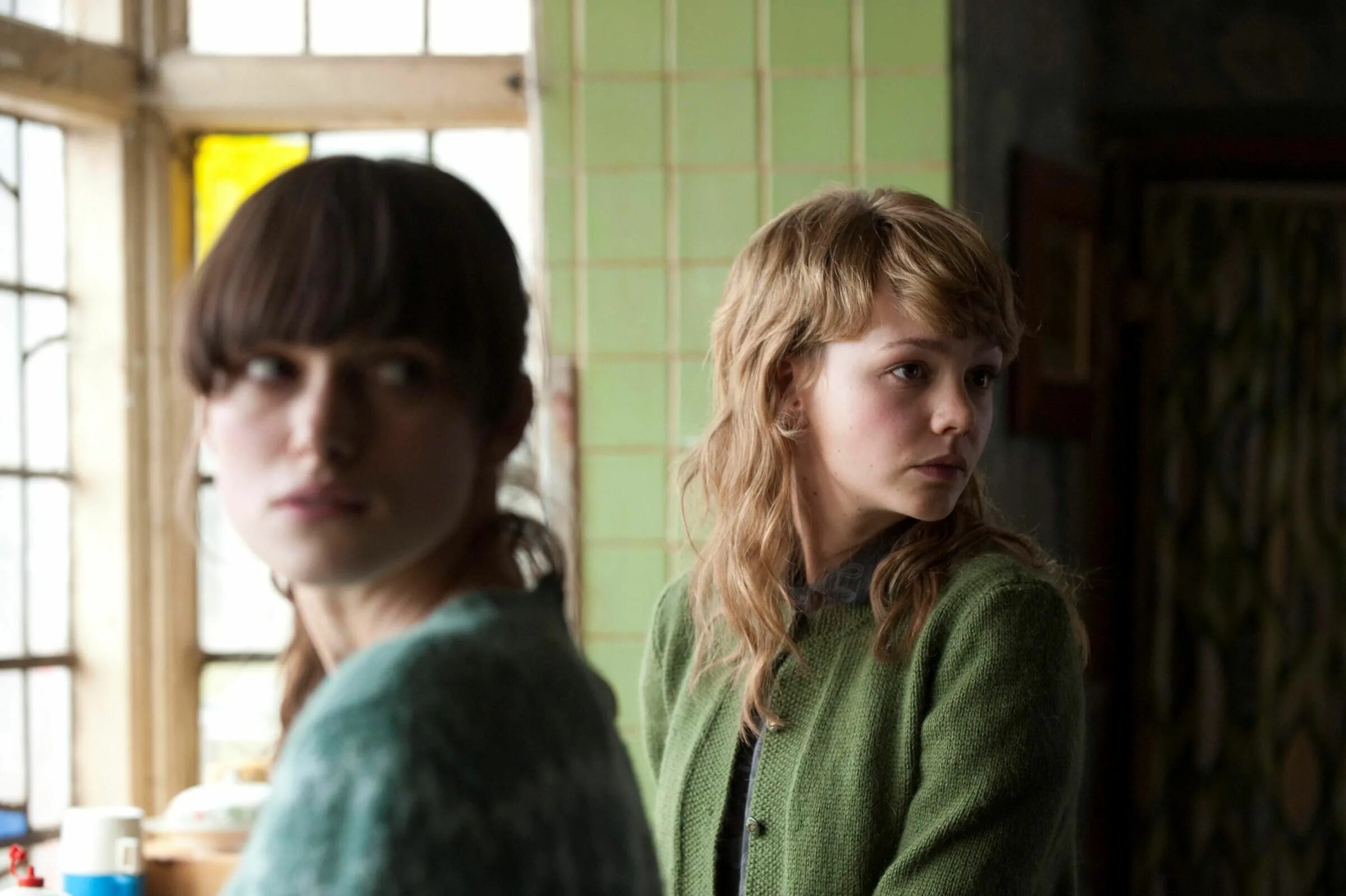 Very let me go. Кэри маллиган не отпускай меня. не отпускай меня фильм 2010. never let me go 2010. фильм не отпускай меня never let me go.