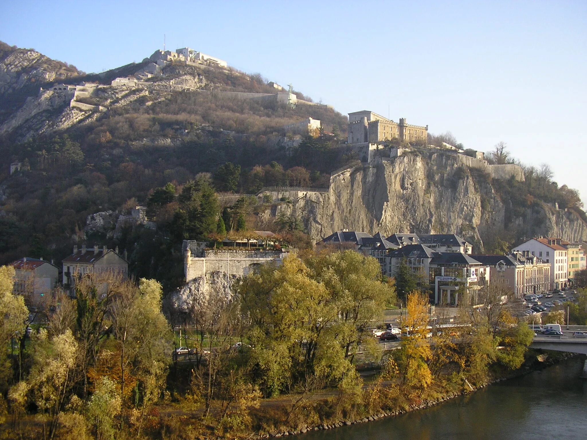 Бастия гренобль. Гренобль крепость. Гренобль Бастилия. Grenoble Франция. Гренобль Франция достопримечательности.