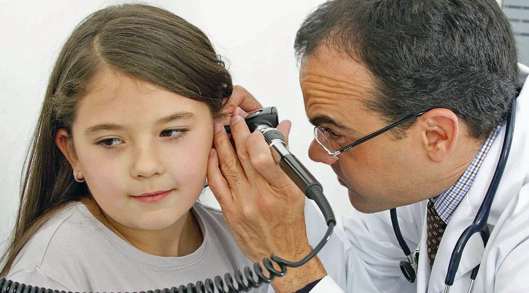 Лечение уха врачи. Отоларинголог дети. Детский ЛОР. Сурдолог детский. Оториноларингология для детей.