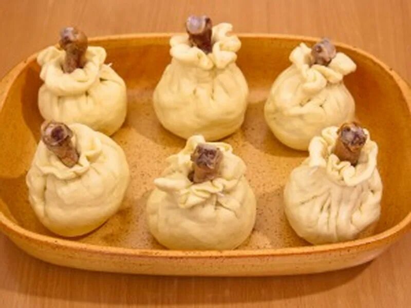 мешочки в духовке рецепт. куриная голень в тесте. закусочные мешочки из слоеного теста. куриные ножки в мешочке. курица в мешочке из слоеного теста.