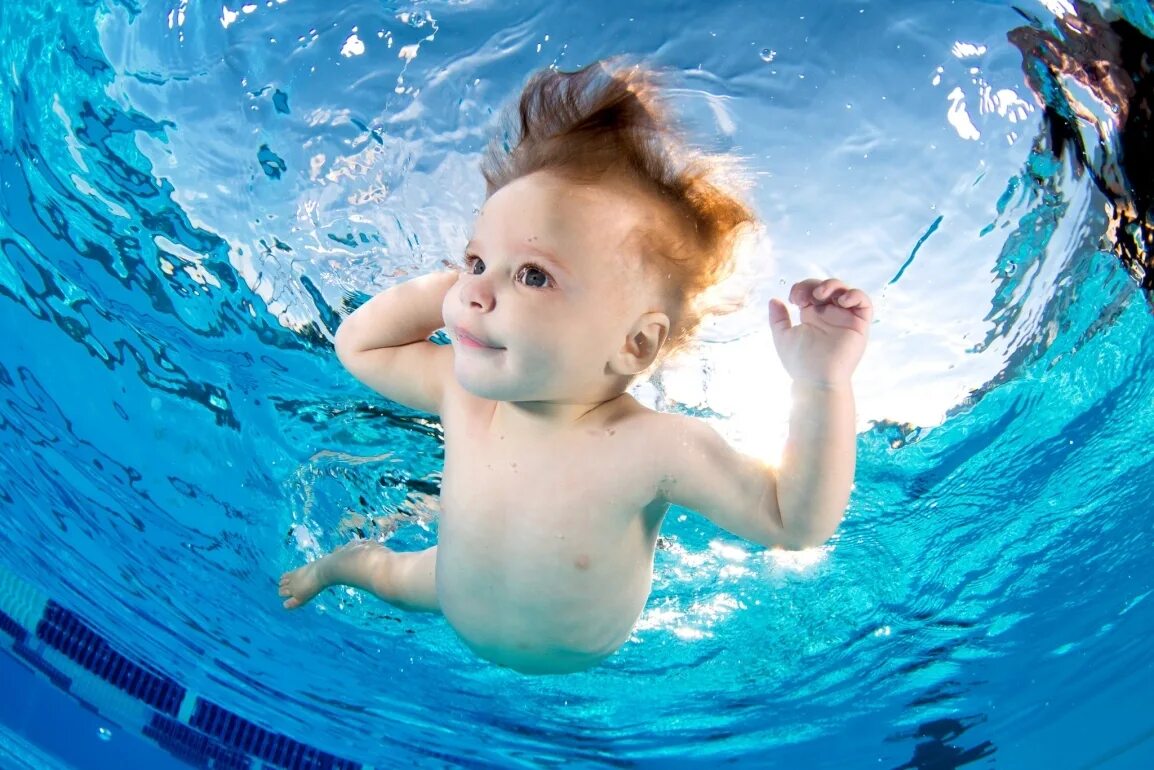 Учить купаться. Ребенок под водой. Дети в бассейне. Грудничковое плавание. Бассейн для грудничков.