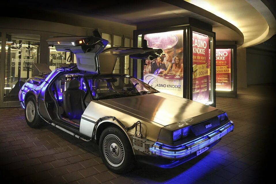 Машина времени автомобили. DELOREAN DMC-12. DELOREAN DMC-12 машина времени. DELOREAN DMC-12 назад в будущее. Делориан ДМС 12 назад в будущее.