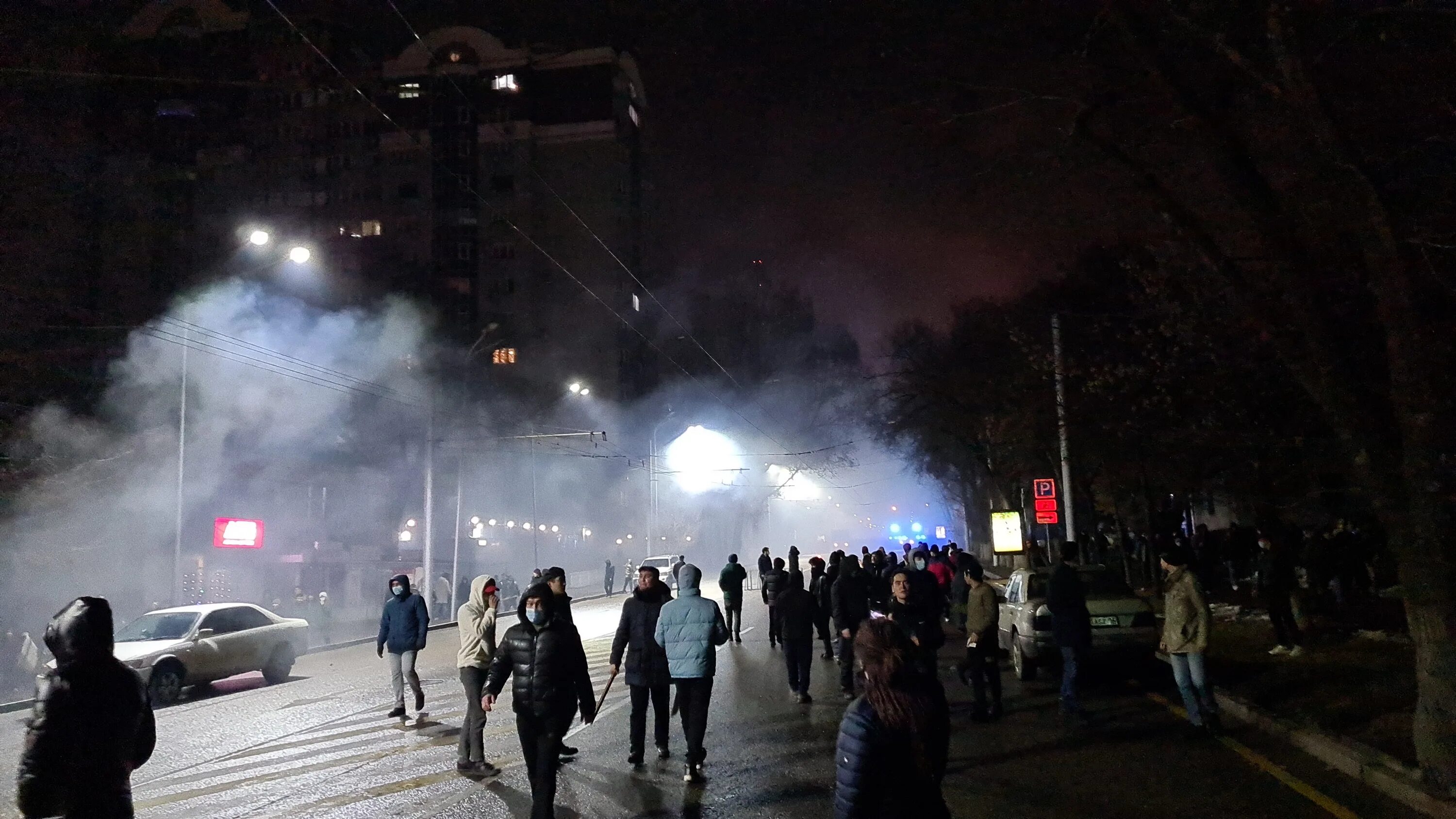 Золотой памятник назарбаеву. Токаев казахстан протесты. Памятник назарбаеву в талдыкоргане. Памятник нурсултану назарбаеву. Казахстан кинул.