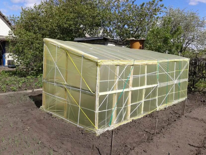 Парник greenhouse т-21. Как сделать теплицу из пленки. Самодельная теплица. Теплица своими руками. Парник деревянный.