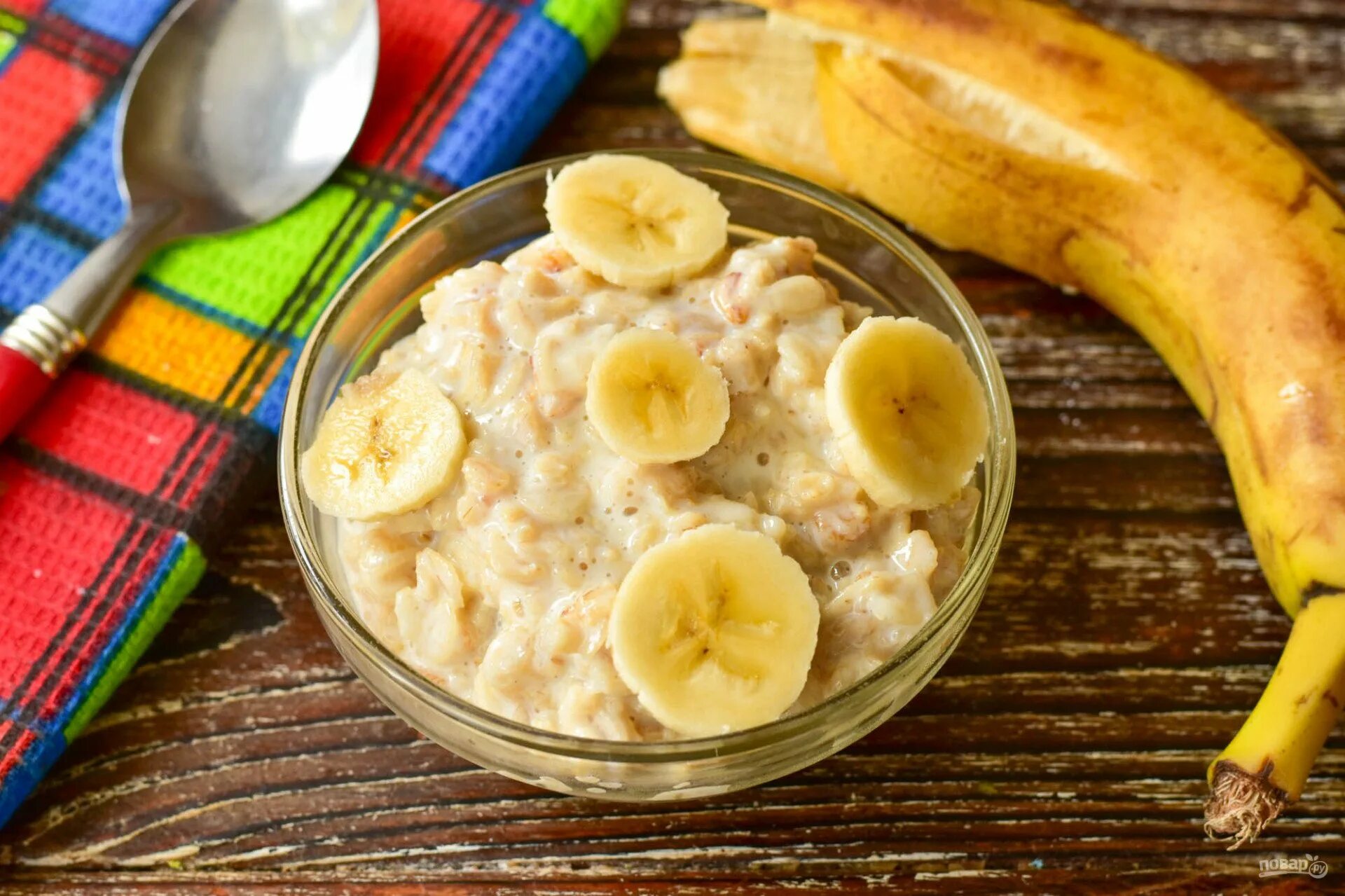 Овсяная каша с бананом. Каша с бананами рецепт. Каша с бананами рецепт. Овсяная каша. Каша с бананами рецепт.