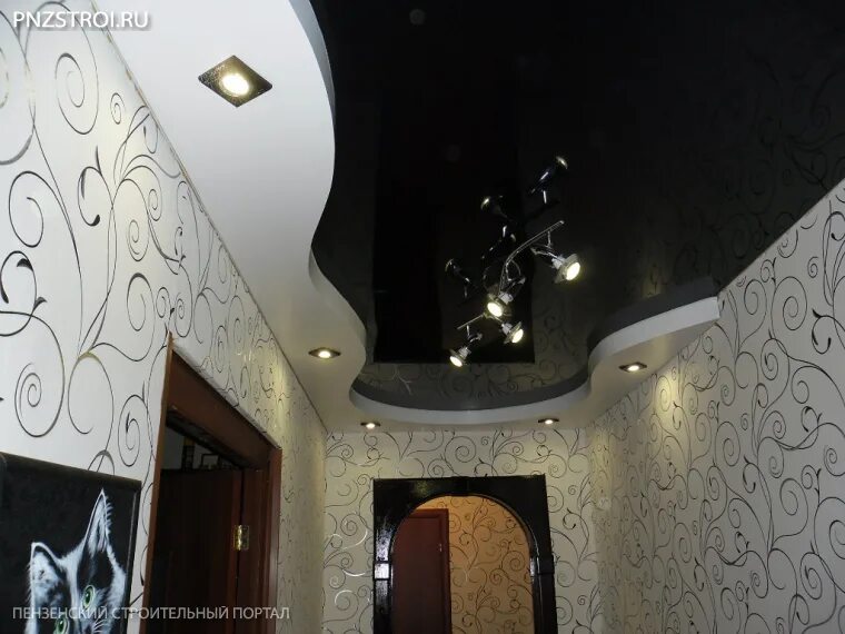 потолок с криволинейной спайкой. натяжные потолки сатка. двухуровневый потолок из гипсокартона бежевый. красивые натяжные потолки. натяжные потолки сатка.