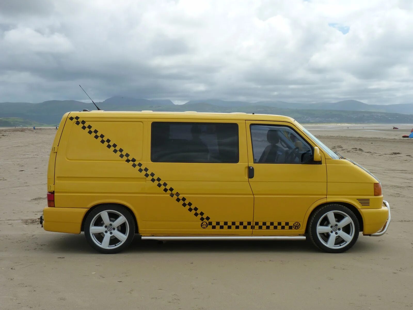 T4 t. Volkswagen transporter t4 желтый. volkswagen транспортер т4. vw transporter t4 tuning. volkswagen transporter t4 оранжевый.