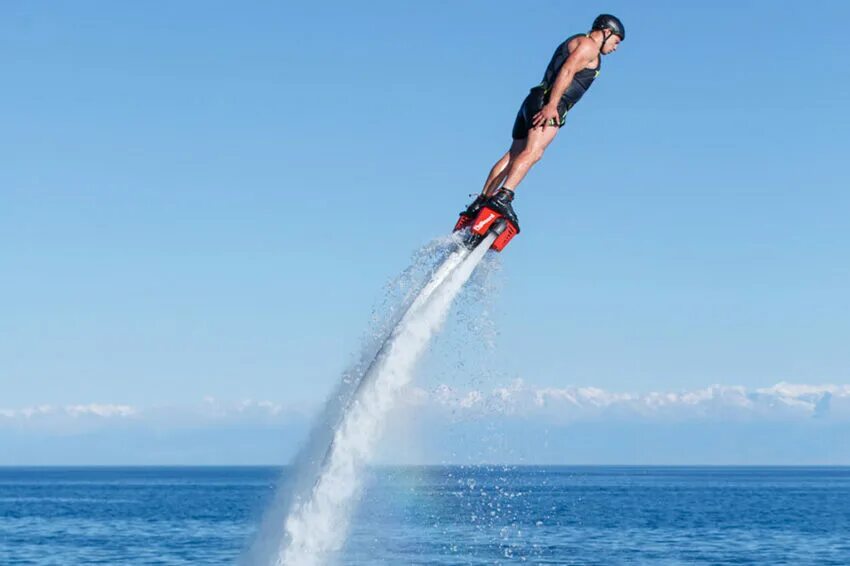 Летающие люди на воде. Raymond li джетпак. Flyboard air на реактивной тяге. Флайборд дубай. Летающие люди на воде.