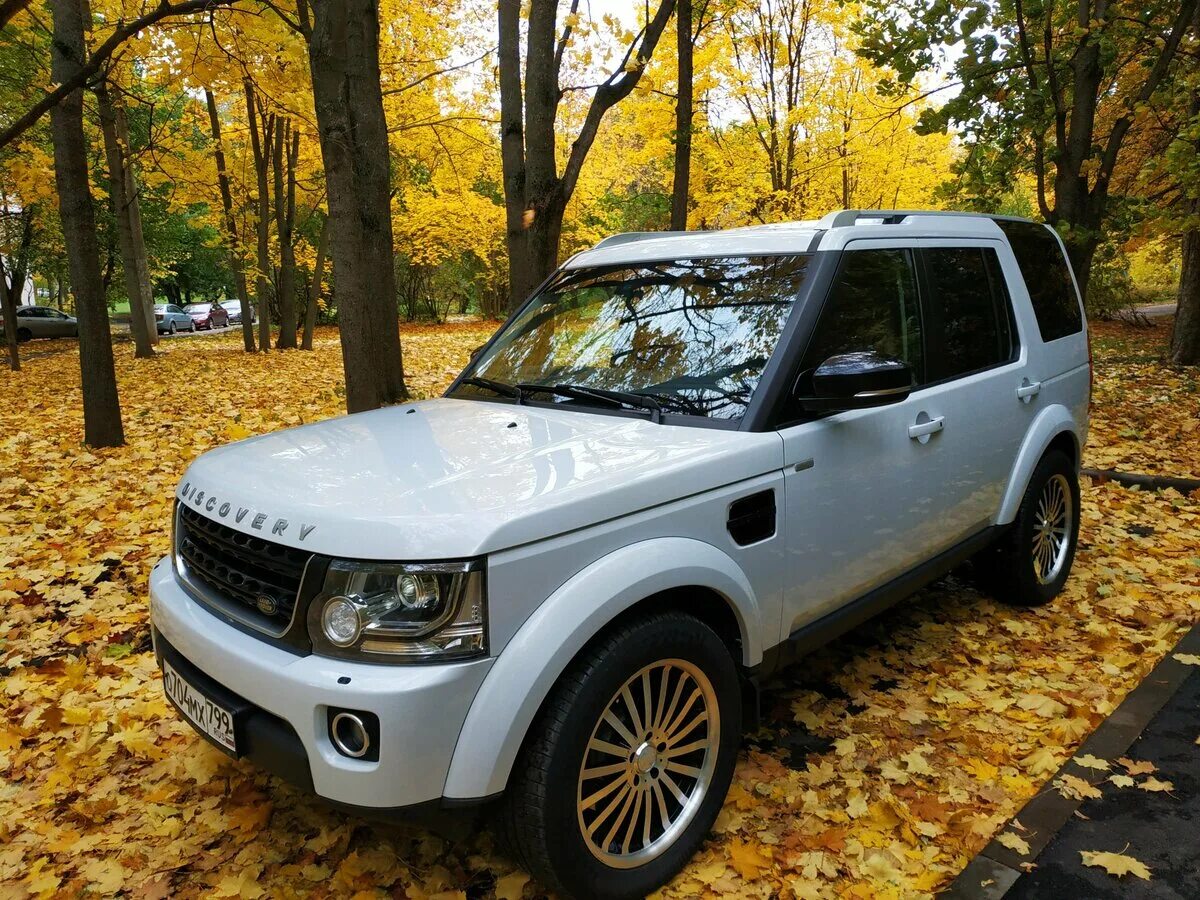 Отзыв discovery 4. Ленд Ровер Дискавери 4 белый. Ленд Ровер Дискавери 4 2016. Land Rover Discovery 4 Рестайлинг. Land Rover Discovery 4 Restyling.