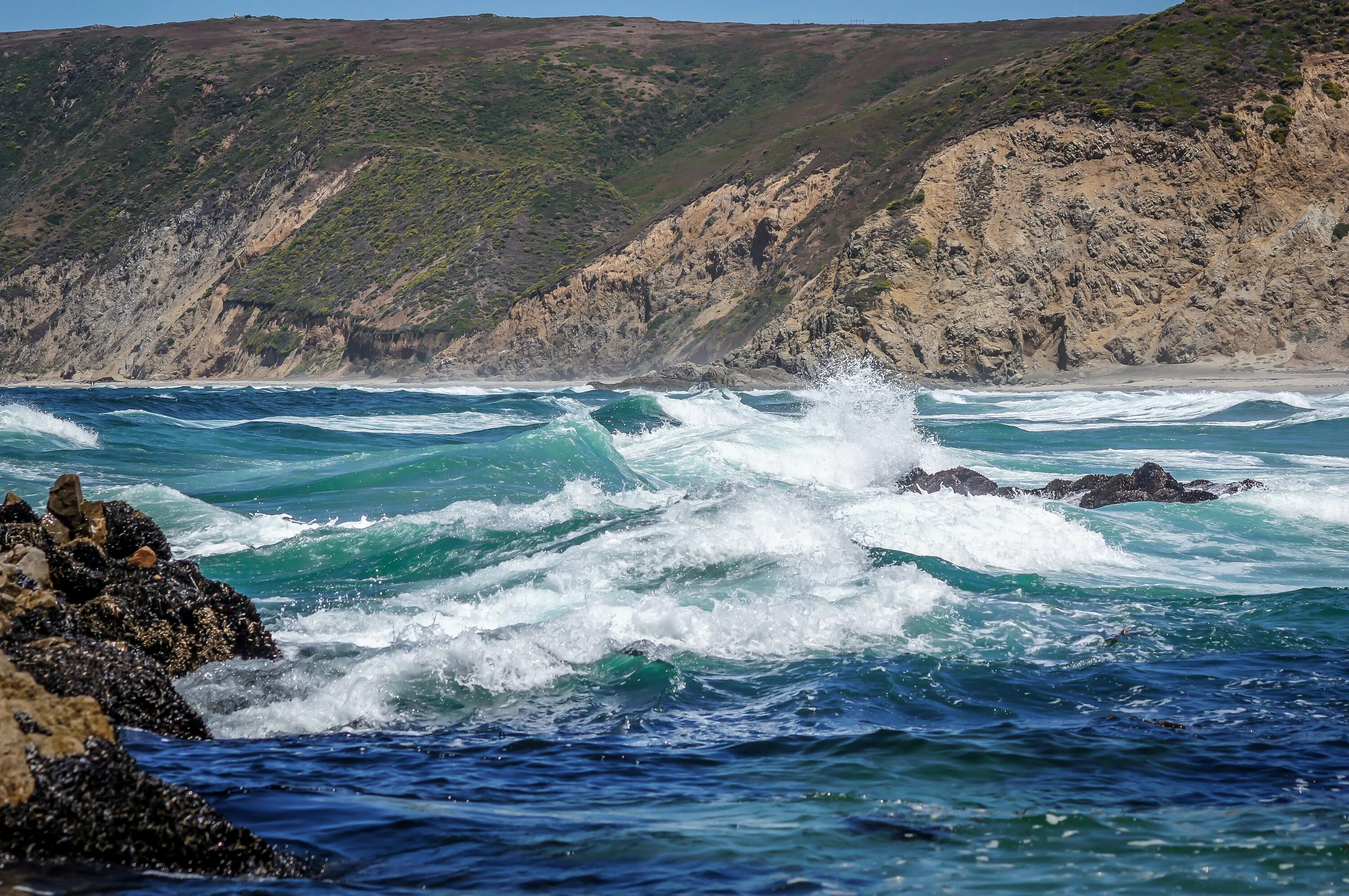 Берег каспийского моря дагестан с горами. Достопримечательности дагестана каспийское море. Дагестан каспийское море эстетика. Каспийское море и горы. Каспийское море горная.
