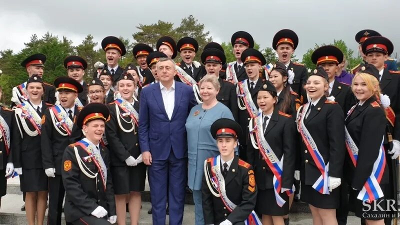 В школе сахалина показали. Школа героев. В школе сахалина показали. Парта героя в школе. В школе сахалина показали.