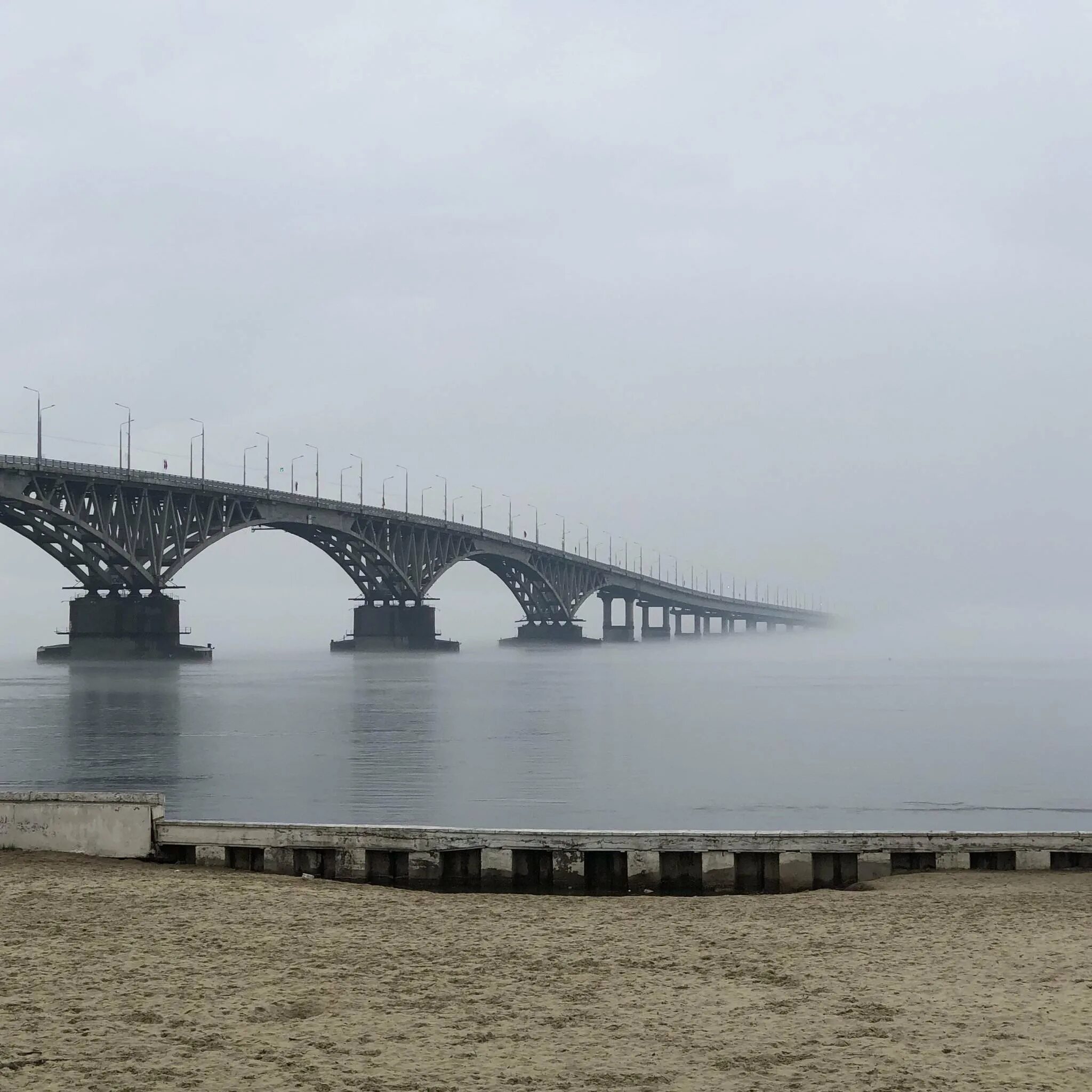 Какой мост длиннее через волгу. Саратов мост. волга река саратов. саратов мост через волгу. волга мост саратов.