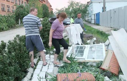 Погода в ефремове на сегодня. Смерч в городе Ефремов. Город Ефремов после смерча. Смерч в Ефремове (14:30 22 мая 2013 года). Смерч в Ефремове в 2013 г..