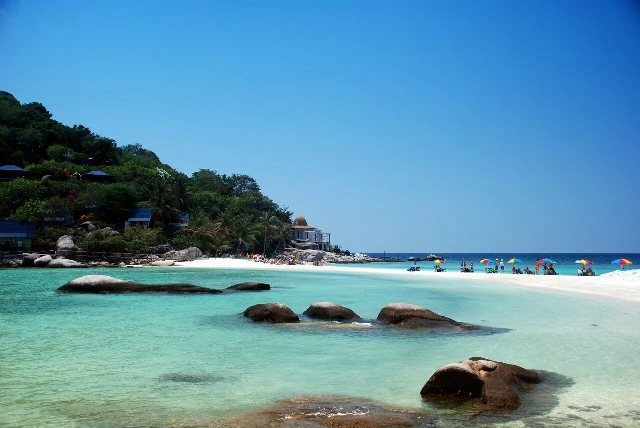 Тайланд в июле стоит ли ехать. Климат Пхукета. Таиланд в июне. Тайланд в июне море. Море на Пхукете в июне.
