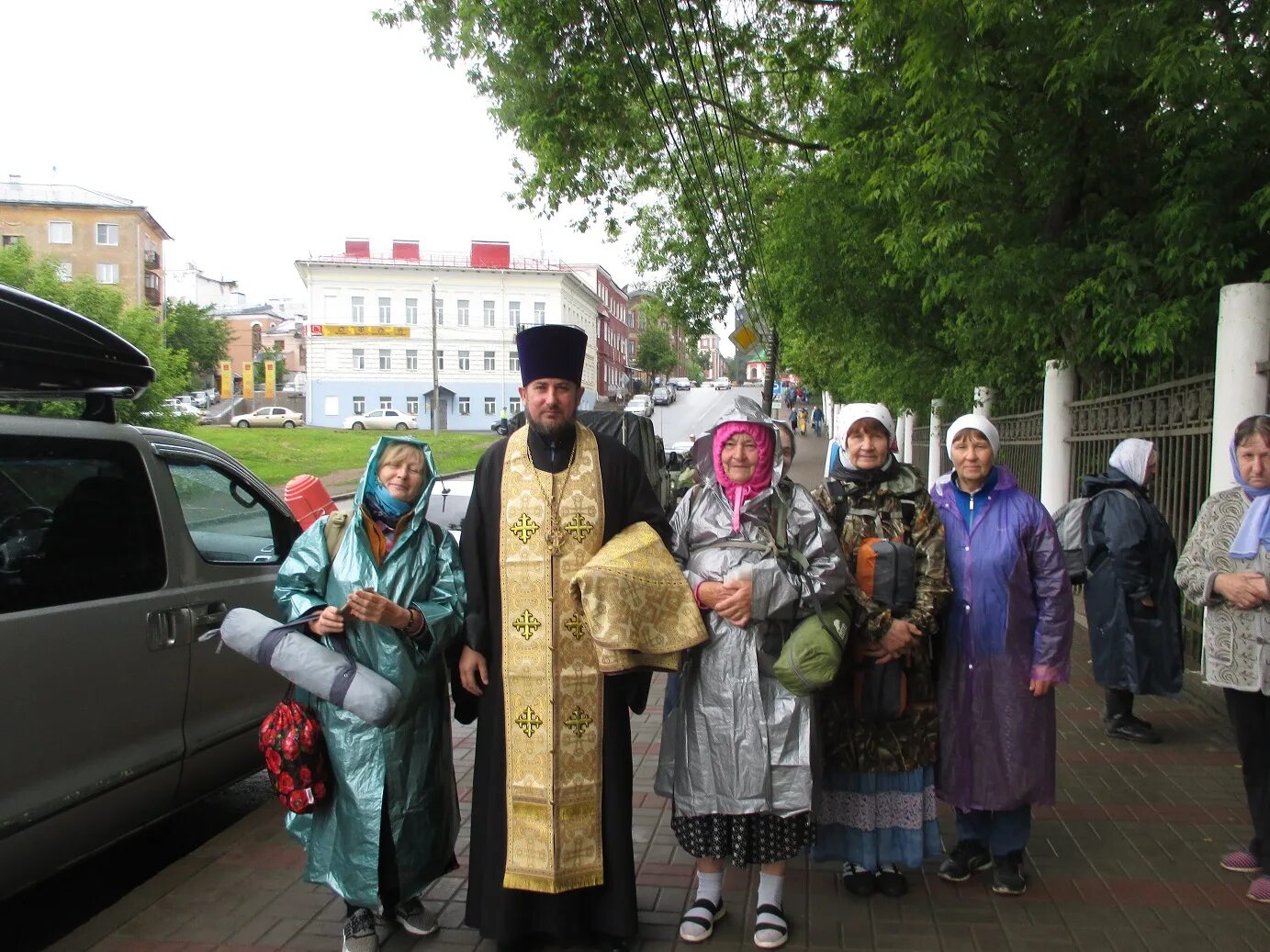 Погода п часам. Крестный ход Сретенский храм Арбаж. Крестный ход Арбаж. Настоятель церкви в Великорецком Кировская область. Арбаж Церковь.