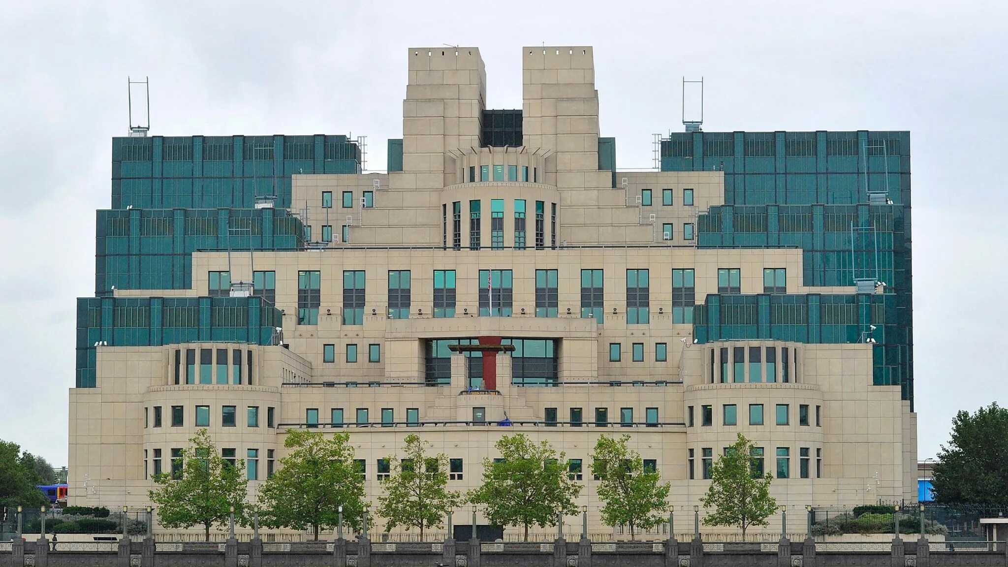 Британская ми 6. Mi6 Британия. Штаб квартира ми 6 в Лондоне. Ми 6 Британия разведка. Ми6 Британская разведка.