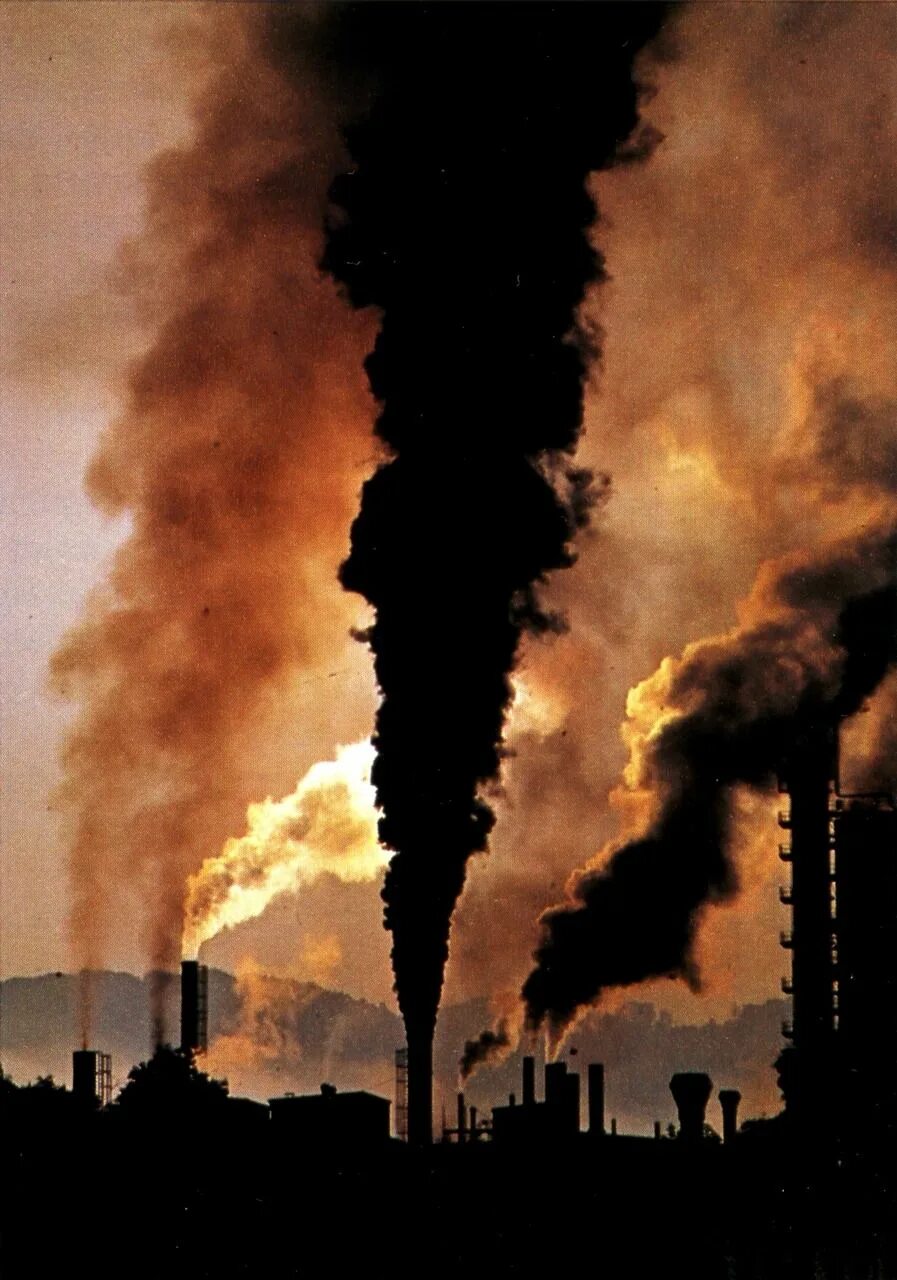 Загрязнение стран окружающая среда. Загрязнение воздуха. Что загрязняет воздух. Загрязнение окружающей среды. Загрязнение воздуха заводами.