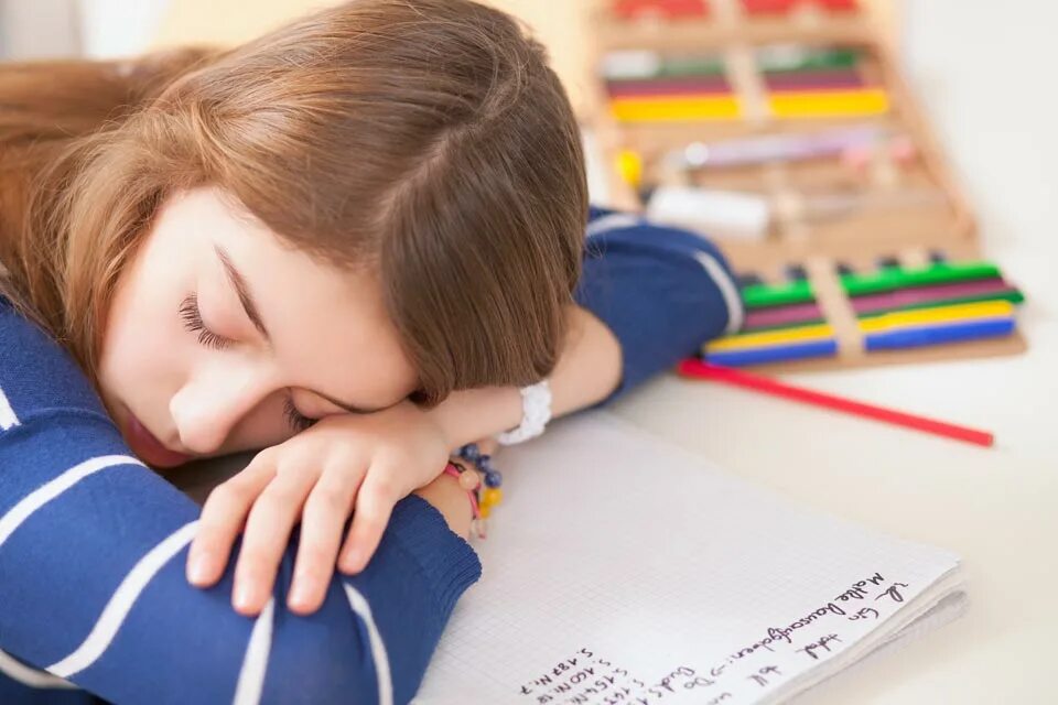 They tired. Ленивый подросток. Ленивый школьник. Лень подростка. Подросток лентяй.