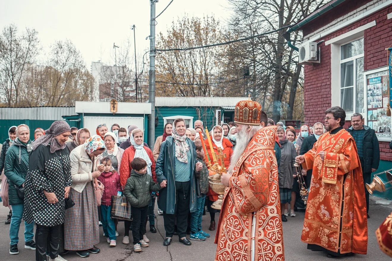 Служба в параскеве пятнице в бутово. Храм Параскевы пятницы в Бутово. Храм Параскевы пятницы в Качалове. Храм великомученицы Параскевы пятницы в большая Тросна Пасха 2023. Храм Параскевы пятницы в Бутово расписание богослужений.