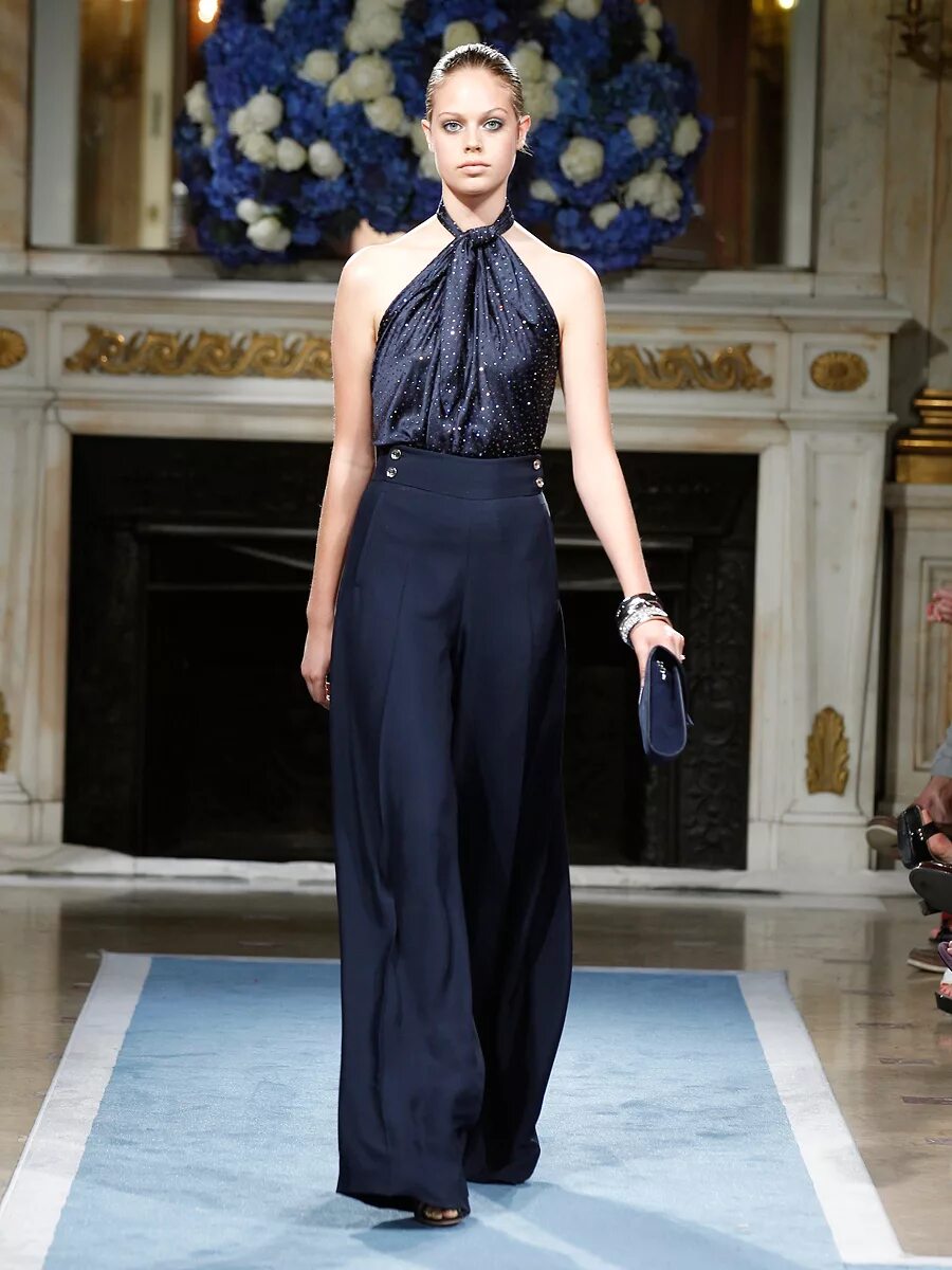 Новогодний образ на корпоратив с брюками палаццо. Брюки на корпоратив женщине. Вечерние брюки. Вечерние брюки. Вечерний образ с брюками для женщин.