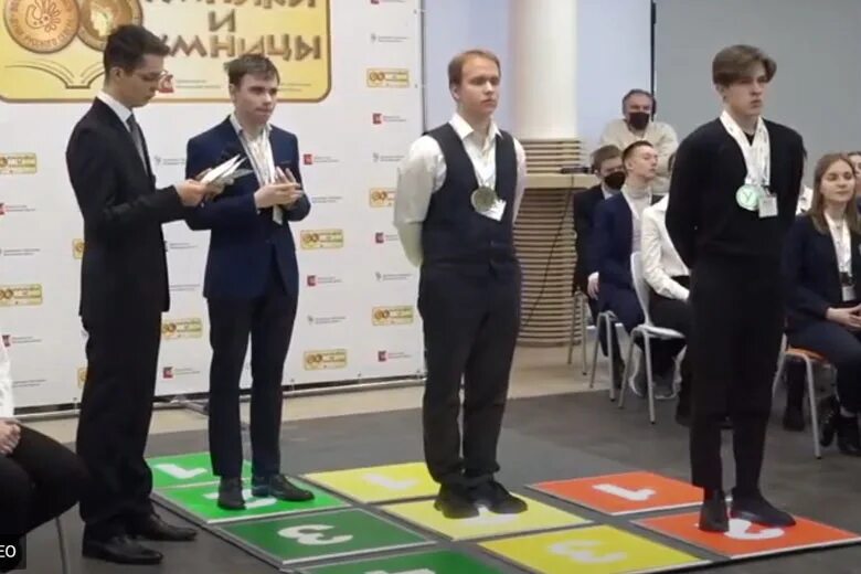 Умники и умницы вологодская область. Умники и умницы вологда. Умники и умницы вологодчины 2022 финал платон. Умники и умницы вологда. Для умников и умниц.