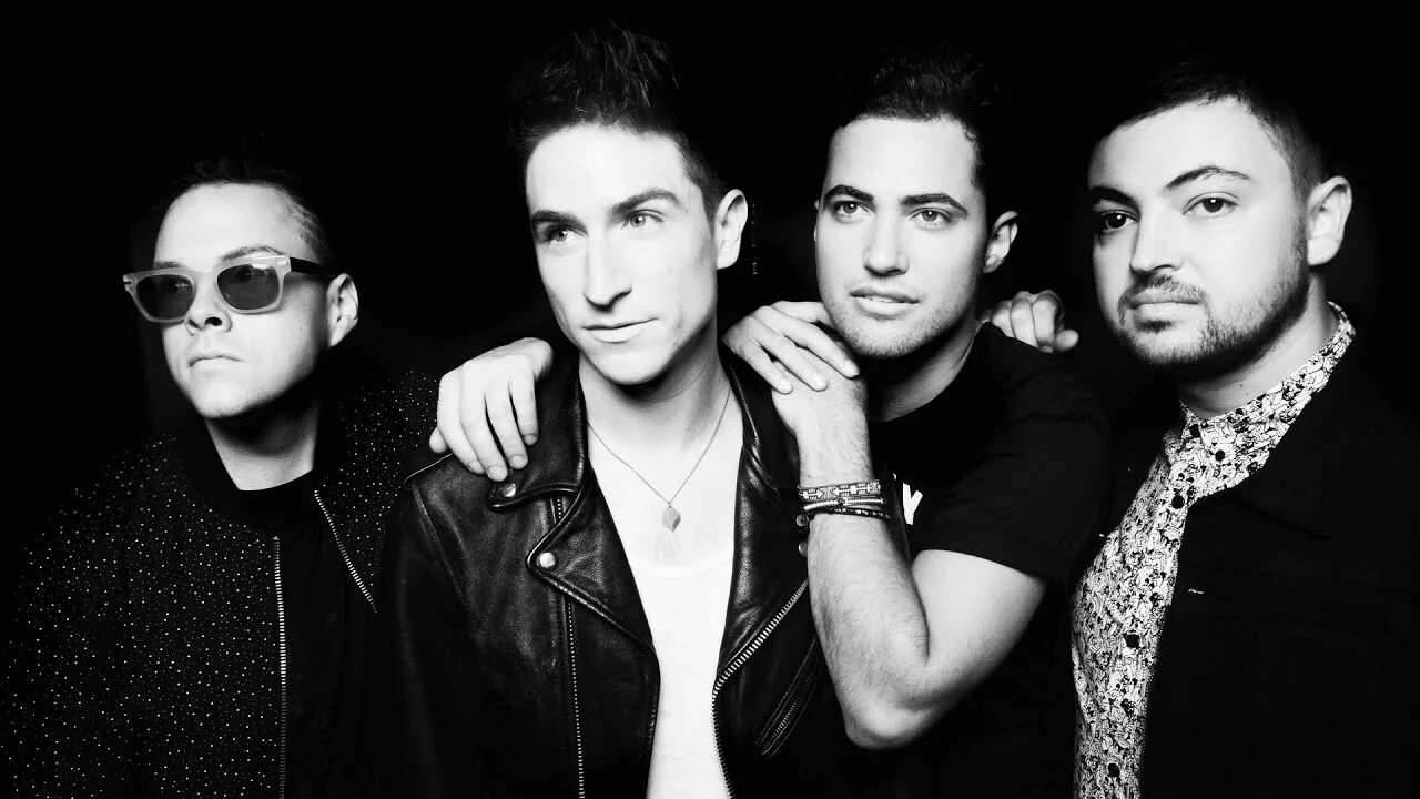 Walk the moon shut up and. Группа walk the Moon. Walk the Moon Кевин Рей. Группа Anj. Walk the Moon трио.