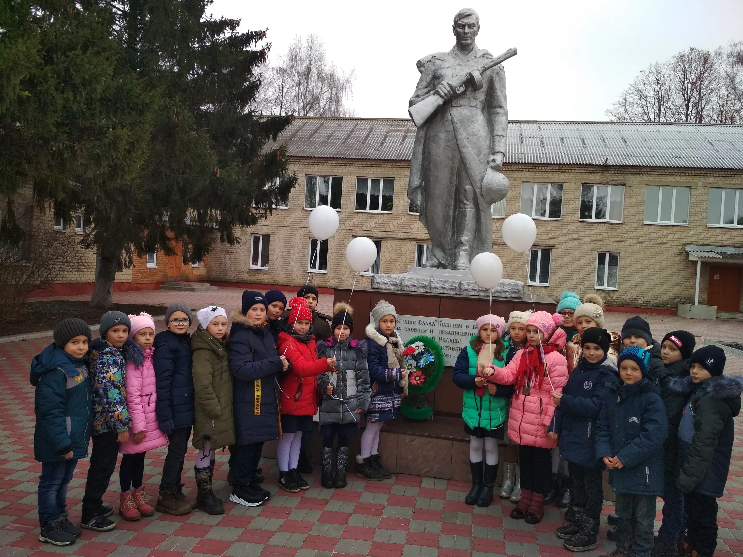 Погода пристень 14. Рп пристень курская область. Ржава пристень. Глава поселка пристень. Пятницкий лес курск.