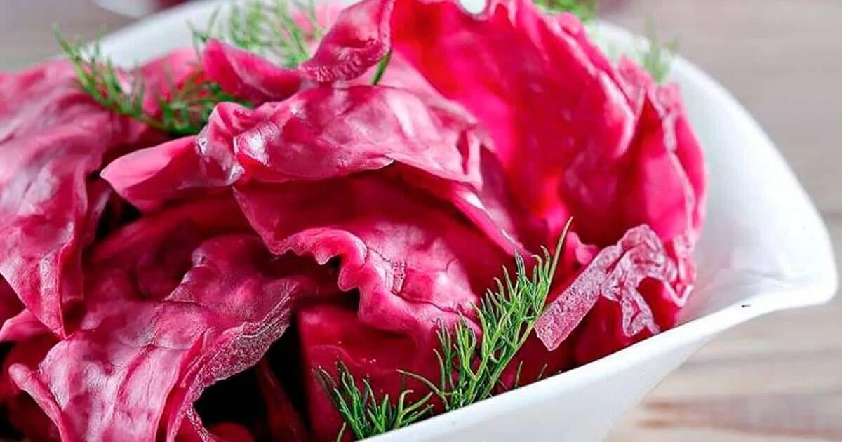 Капуста пелюстка быстрого. Гурийская капуста. капуста гурийская грузинская. капуста по-грузински. квашеная капуста по гурийски со свеклой.