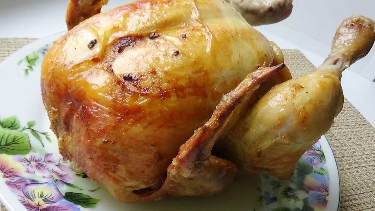 Сама с курицей. Форма для курицы. Вкусное мясо курицы в духовке. Курица в хитиновом панцире. Курица в генштне.