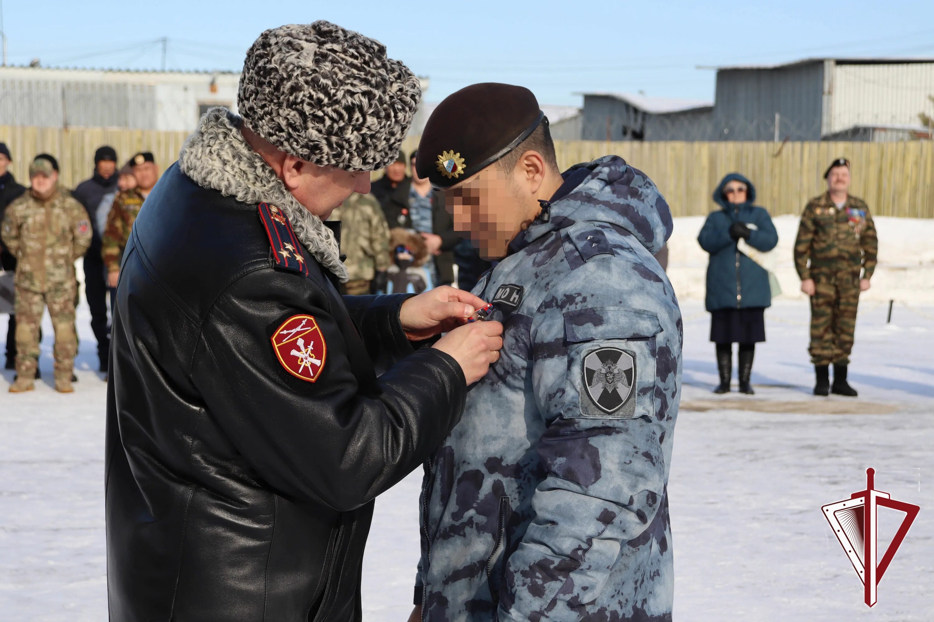 База омона рядом с крокусом. ОМОН Бизон. ОМОН Бизон Якутск. Росгвардия ОМОН СОБР. Сотрудник ОМОН.