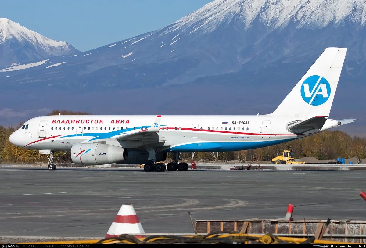 Купить билет владивосток петропавловск камчатский. Ту-204-300 Владивосток авиа. Петропавловск Камчатский Владивосток самолет. Ту-204-300 64026. Самолёт Петропавловск Камчатский Владивосток с7.