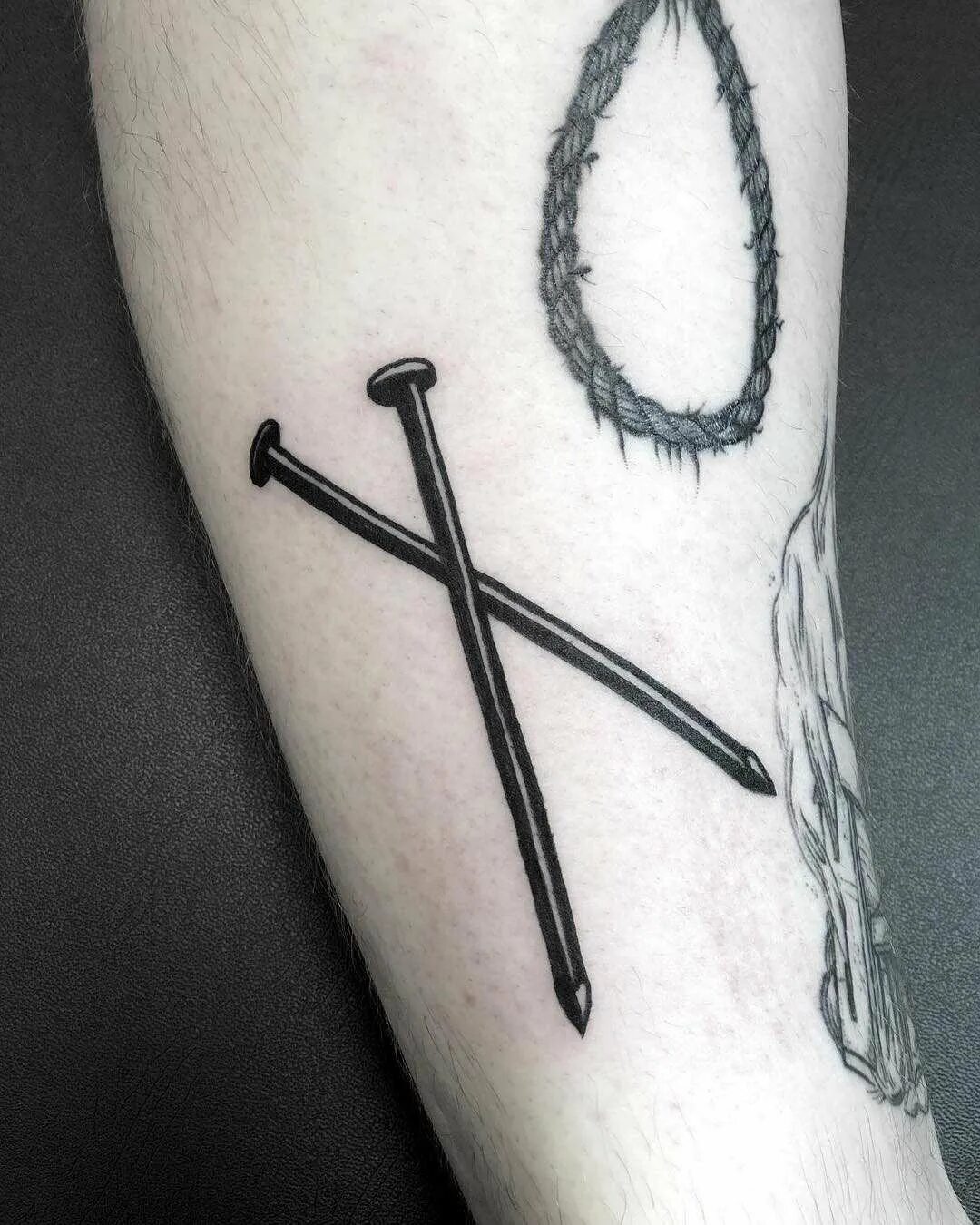 Тату гвозди значение. Гвоздь эскиз. Тату гвозди эскиз. Тату гвозди значение. Нож бритва тату.