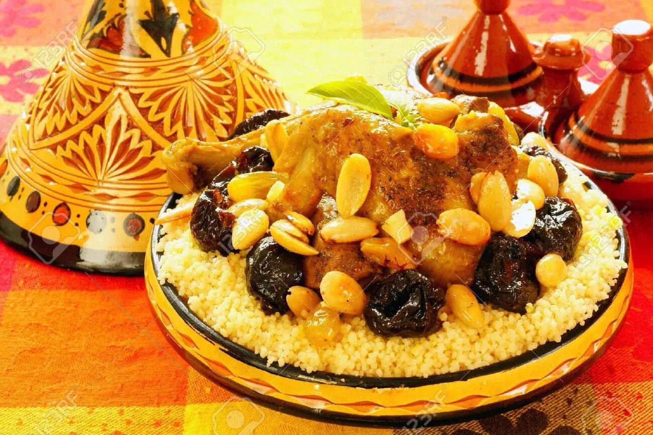 Мусульманские рецепты. Moroccan Couscous. Кус кус Марокко. Тажин блюдо. Марокканская кухня.