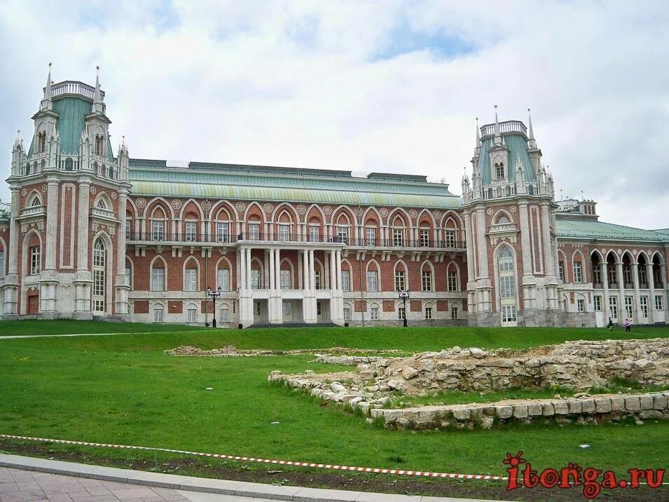 Царицыно (дворцово-парковый ансамбль). Большой Царицынский дворец в Царицыно. Парковый ансамбль Царицыно. Ансамбль Царицыно Баженов. Царицыно стиль